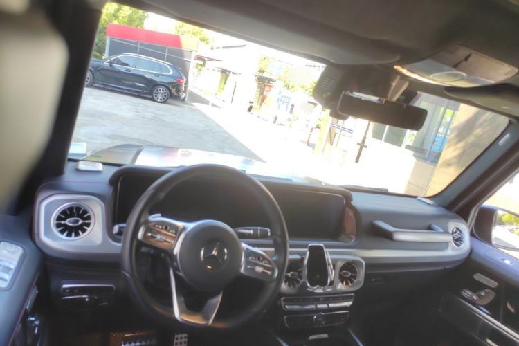 Used Mercedes-Benz G-Class 2022 G 500 Center Console