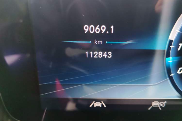 Used Mercedes-Benz G-Class 2022 G 500 Odometer Close Up