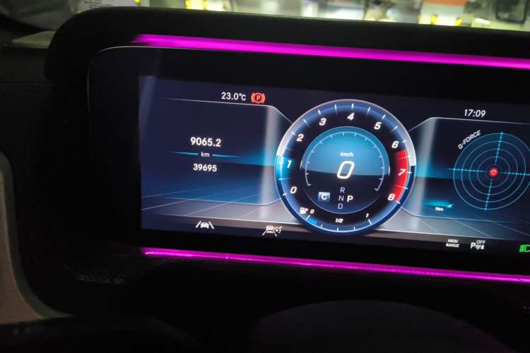 Used Mercedes-Benz G-Class 2022 G 350 Odometer Close Up