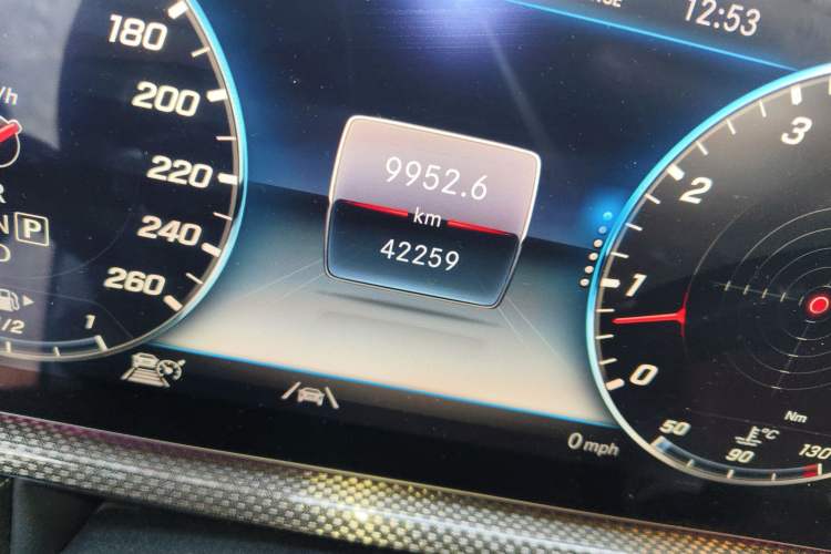 Used Mercedes-Benz G-Class 2022 G 500 Odometer Close Up