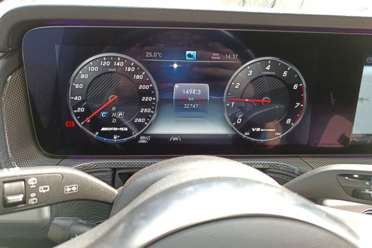 Used Mercedes-Benz G-Class 2022 G 500 Odometer Close Up