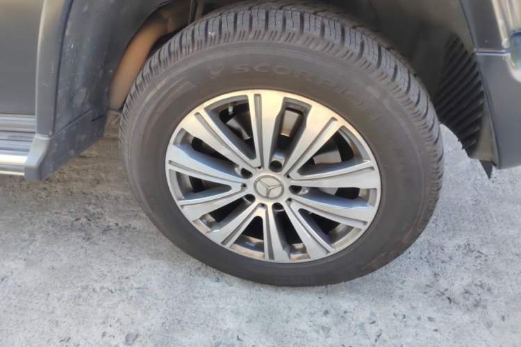 Used Mercedes-Benz G-Class 2022 G 500 Right Front Wheel Hub