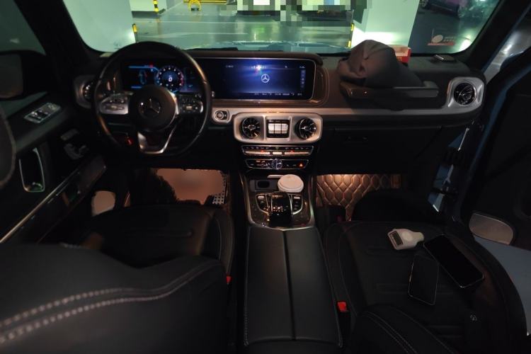 Used Mercedes-Benz G-Class 2022 G 500 Center Console