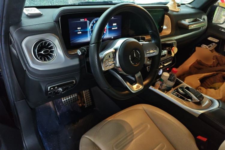 Used Mercedes-Benz G-Class 2022 G 500 Center Console