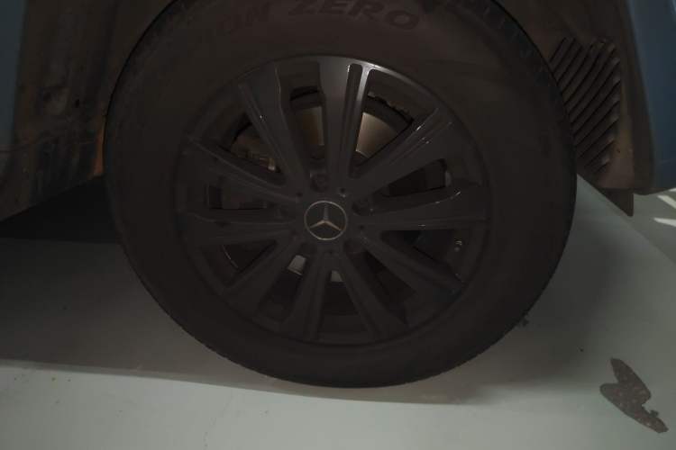 Used Mercedes-Benz G-Class 2022 G 500 Right Front Wheel Hub