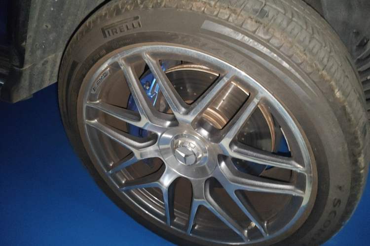 Used Mercedes-Benz G-Class 2022 G 500 Right Front Wheel Hub