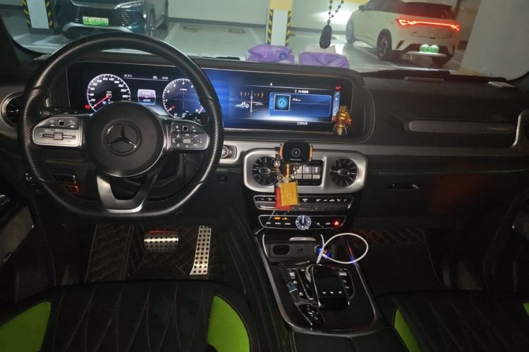 Used Mercedes-Benz G-Class 2022 G 500 Center Console