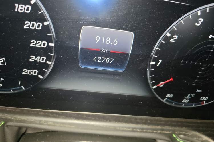 Used Mercedes-Benz G-Class 2022 G 500 Odometer Close Up