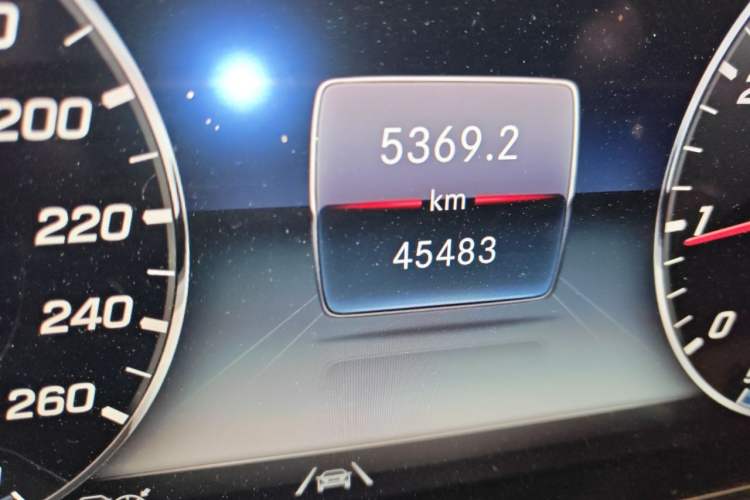 Used Mercedes-Benz G-Class 2022 G 350 Odometer Close Up