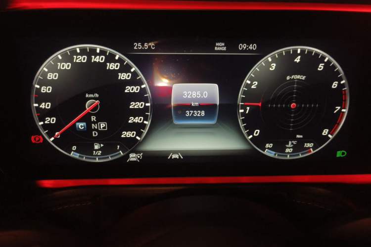 Used Mercedes-Benz G-Class 2022 G 500 Odometer Close Up
