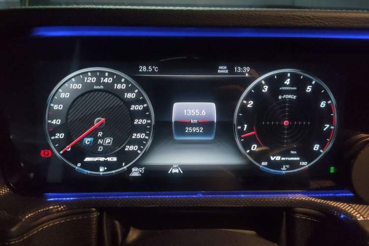 Used Mercedes-Benz G-Class 2022 G 500 Odometer Close Up