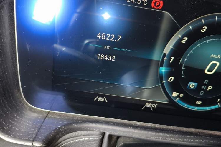 Used Mercedes-Benz G-Class 2022 G 500 Odometer Close Up