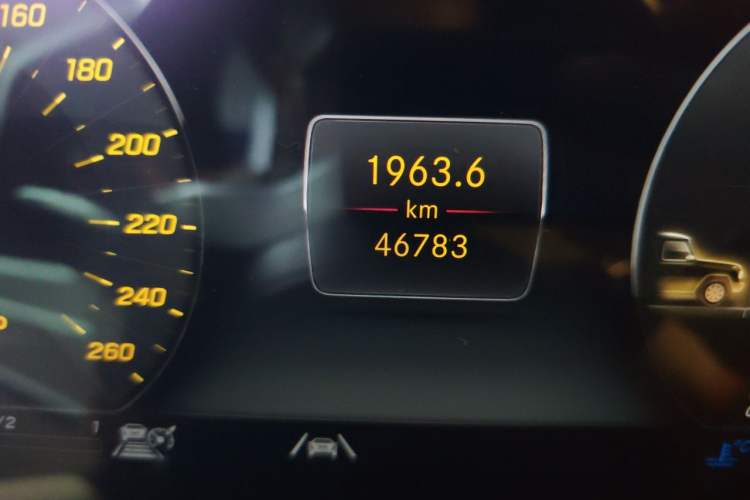 Used Mercedes-Benz G-Class 2022 G 500 Odometer Close Up