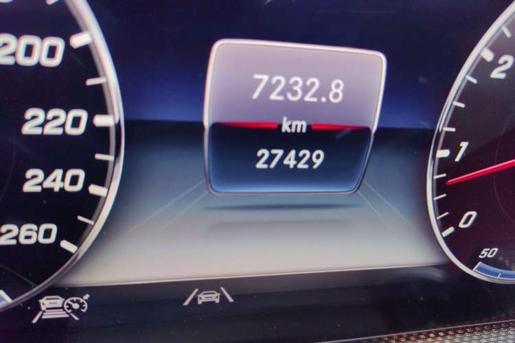 Used Mercedes-Benz G-Class 2022 G 500 Odometer Close Up