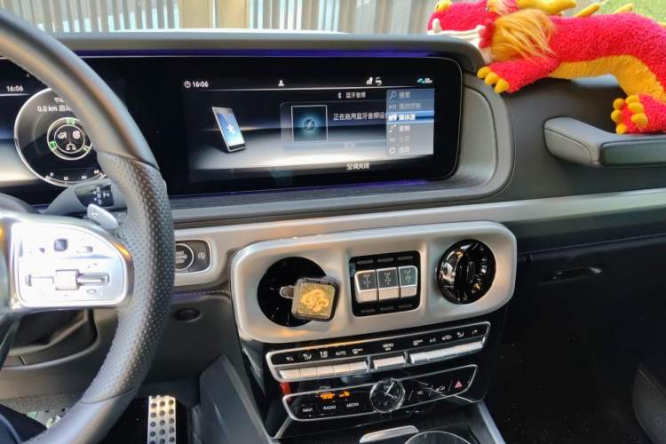 Used Mercedes-Benz G-Class  Audio And AC Panel