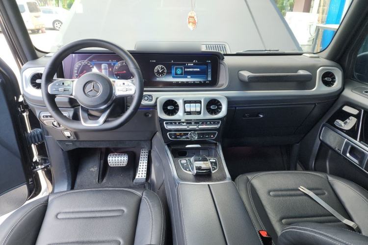 Used Mercedes-Benz G-Class 2023 G 350 Center Console