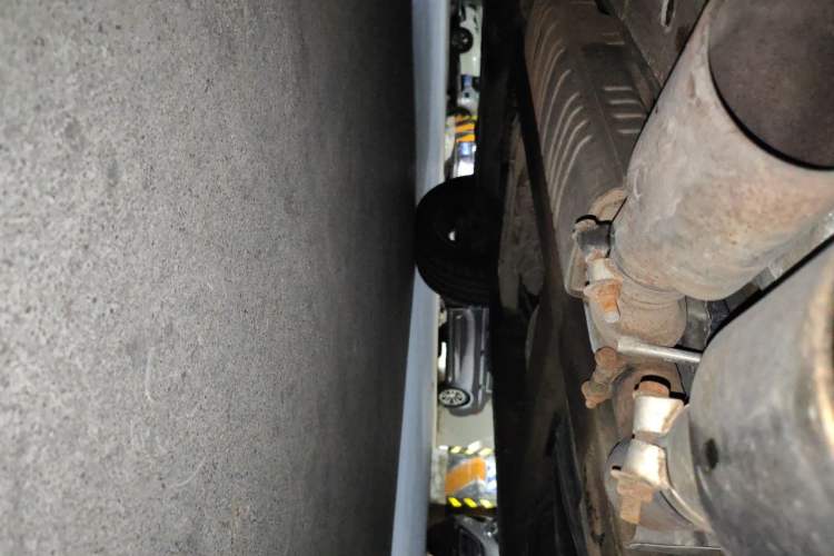 Used Mercedes-Benz G-Class  Chassis Rear Left