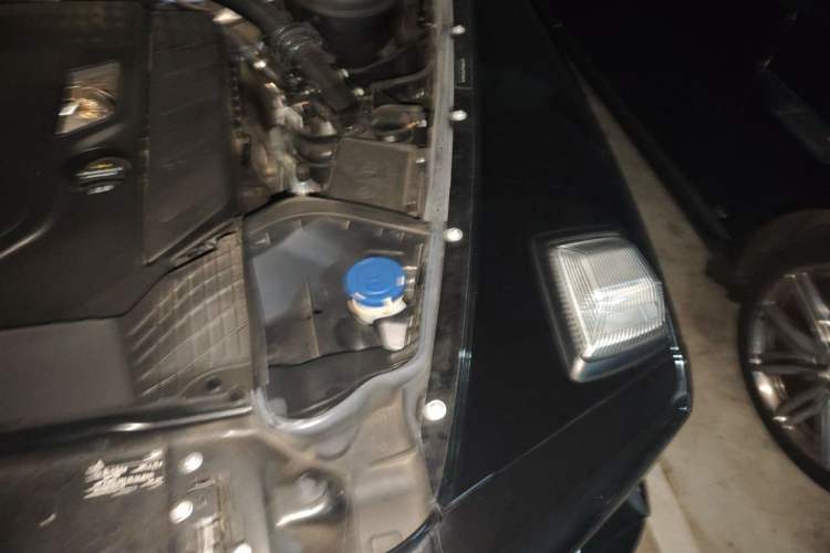 Used Mercedes-Benz G-Class 2023 G 500 Engine Bay Left