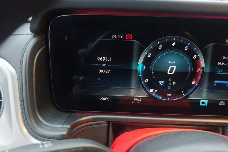 Used Mercedes-Benz G-Class 2023 G 500 Odometer Close Up