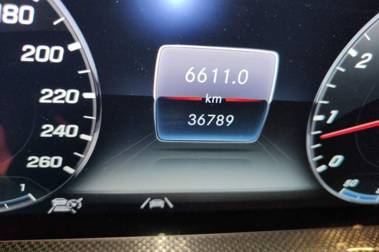 Used Mercedes-Benz G-Class 2023 G 500 Odometer Close Up