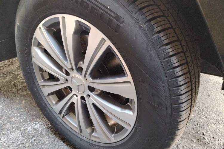Used Mercedes-Benz G-Class 2023 G 350 Right Front Wheel Hub