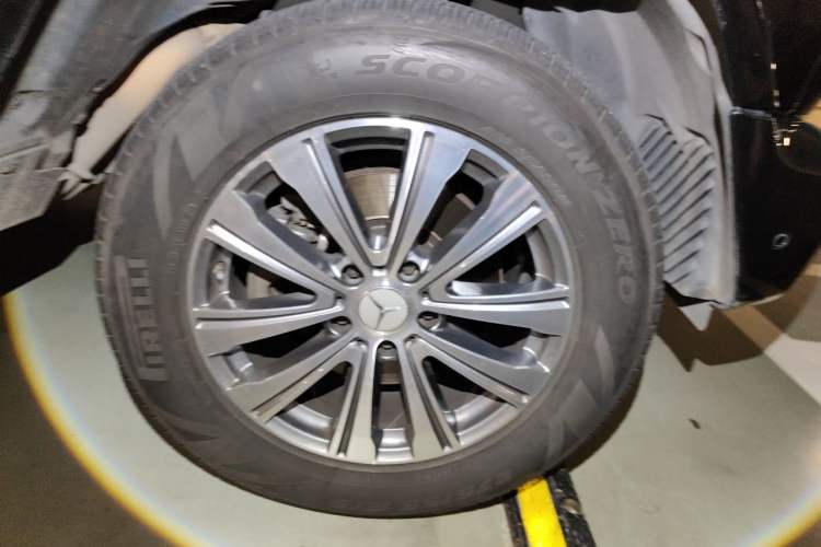 Used Mercedes-Benz G-Class 2023 G 500 Right Front Wheel Hub
