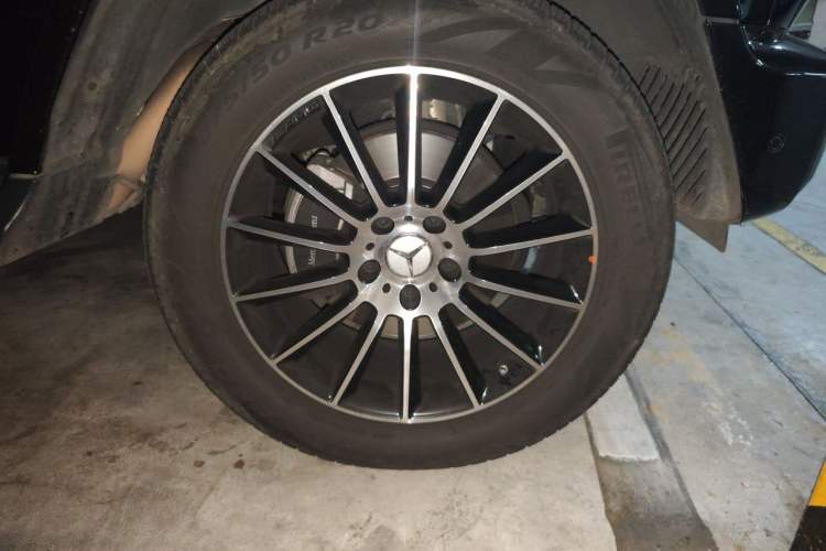 Used Mercedes-Benz G-Class 2023 G 500 Right Front Wheel Hub