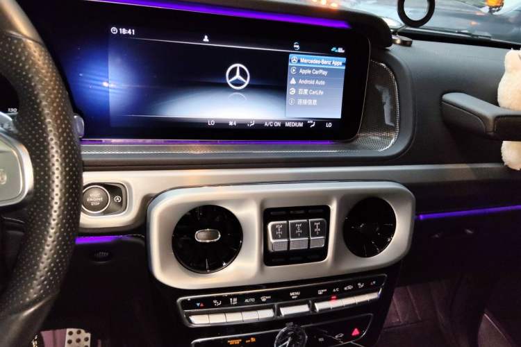 Used Mercedes-Benz G-Class  Audio And AC Panel