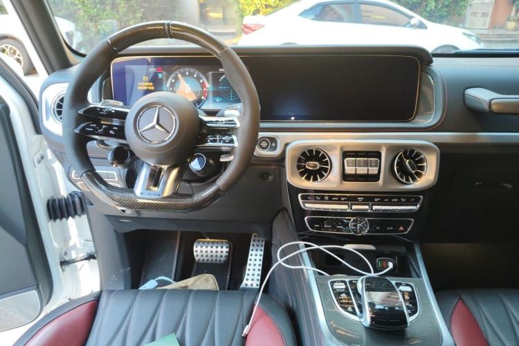 Used Mercedes-Benz G-Class 2023 G 500 Center Console