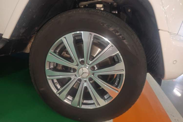 Used Mercedes-Benz G-Class 2023 G 350 Right Front Wheel Hub