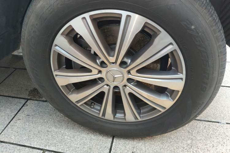 Used Mercedes-Benz G-Class 2023 G 500 Right Front Wheel Hub