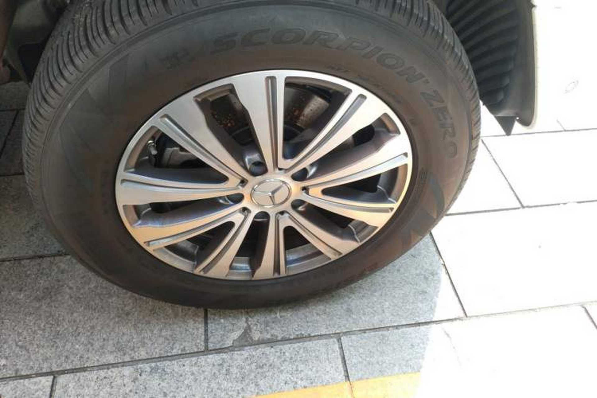 Used Mercedes-Benz G-Class 2023 G 500 Right Front Wheel Hub