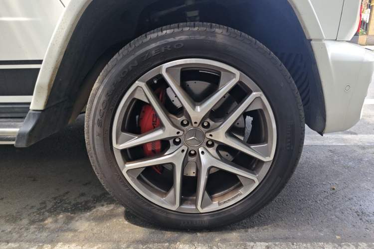 Used Mercedes-Benz G-Class  Right Front Wheel Hub