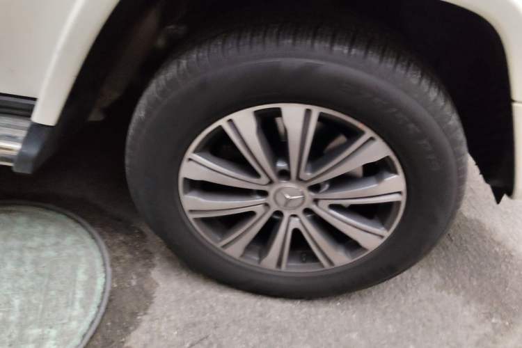 Used Mercedes-Benz G-Class  Right Front Wheel Hub