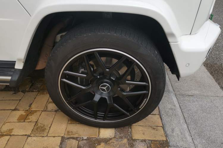 Used Mercedes-Benz G-Class  Right Front Wheel Hub