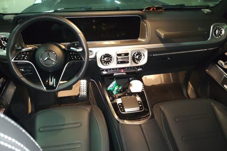 Used Mercedes-Benz G-Class 2024 G 500 Center Console