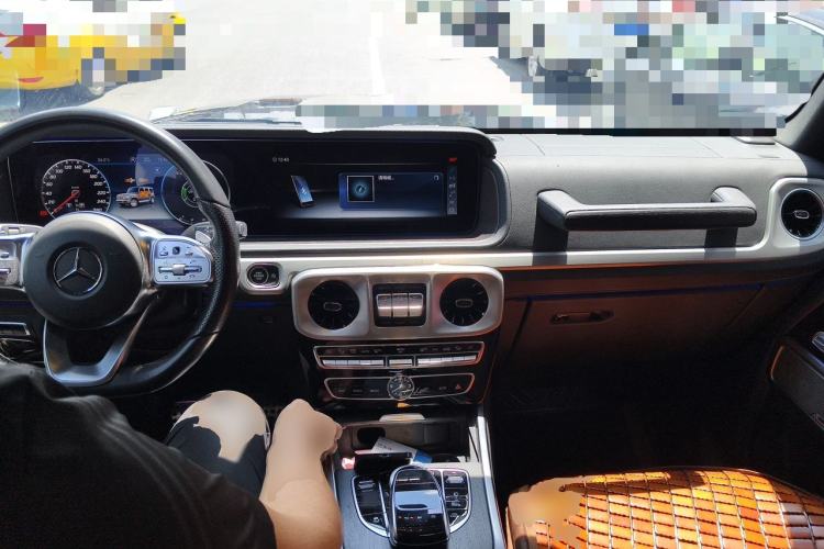 Used Mercedes-Benz G-Class 2024 G 350 Center Console