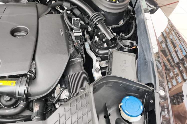 Used Mercedes-Benz G-Class 2024 G 350 Engine Bay Left