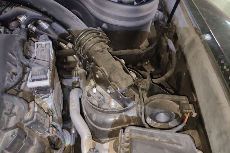 Used Mercedes-Benz G-Class 2024 G 350 Engine Bay Left