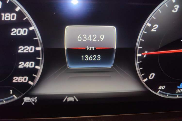Used Mercedes-Benz G-Class 2024 G 350 Odometer Close Up