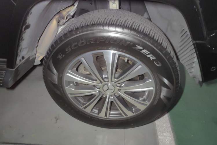 Used Mercedes-Benz G-Class 2024 G 350 Right Front Wheel Hub