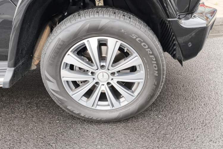 Used Mercedes-Benz G-Class 2024 G 350 Right Front Wheel Hub