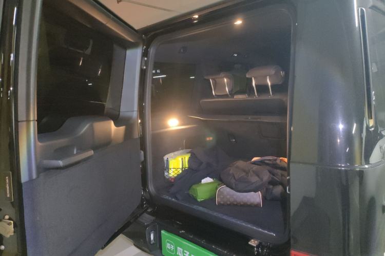 Used Mercedes-Benz G-Class 2024 G 350 Trunk