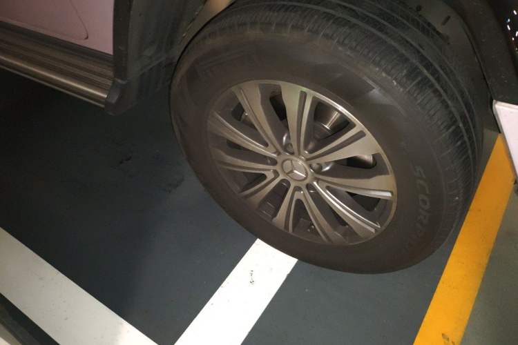 Used Mercedes-Benz G-Class 2024 G 500 Right Front Wheel Hub