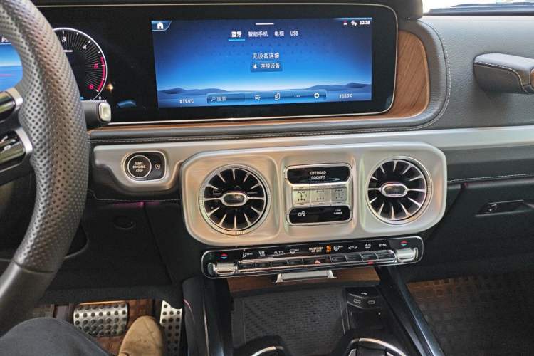Used Mercedes-Benz G-Class 2025 G 500 Audio And AC Panel