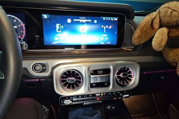 Used Mercedes-Benz G-Class 2025 G 500 Audio And AC Panel