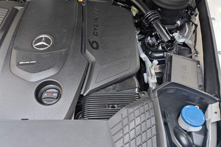 Used Mercedes-Benz G-Class 2025 G 500 Engine Bay Left