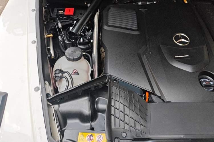 Used Mercedes-Benz G-Class 2025 G 500 Engine Bay Right