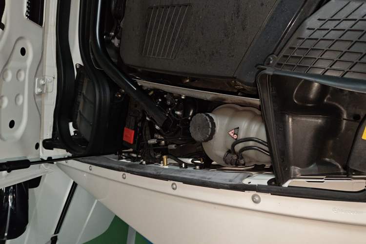 Used Mercedes-Benz G-Class 2025 G 500 Engine Bay Right
