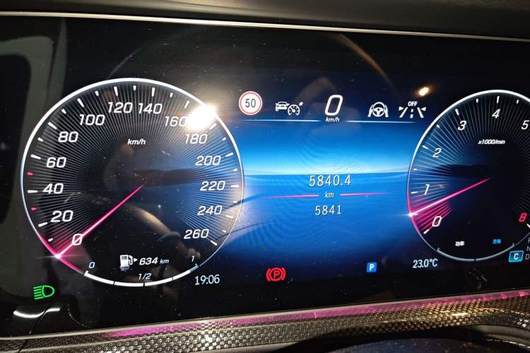 Used Mercedes-Benz G-Class 2025 G 500 Odometer Close Up